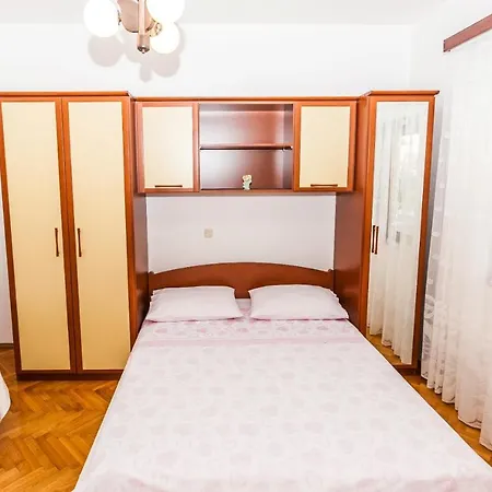 Sea View Apartment Sumartin