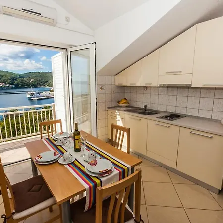 Sea View Apartment *