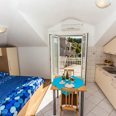 Sea View Apartment *